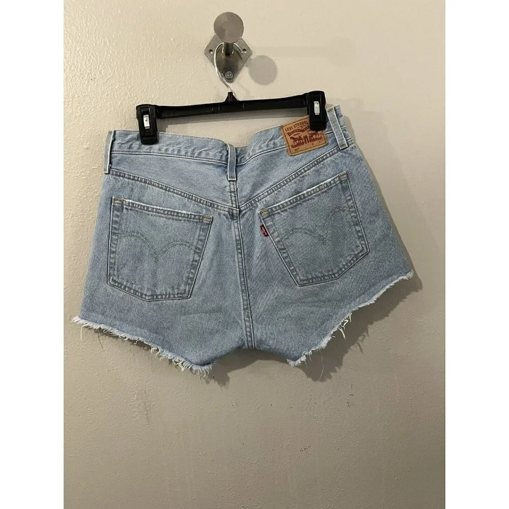 501 Levi’s Cut Off Denim Shorts Light Wash Size 30